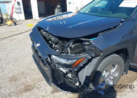 2025 Toyota Rav4 Hybrid Xle z USA, uszkodzony, nr VIN JTMRWRFV2SD318355